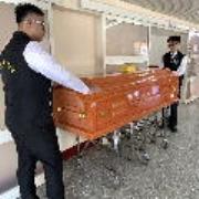 專業入殮人員一名