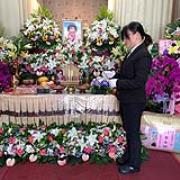 館內女襄儀一名(9-15呎)