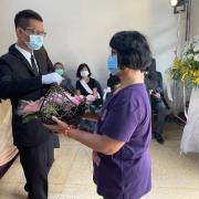 男入殮人員二名