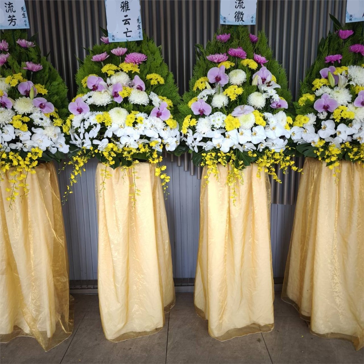 B款典雅高架花籃(限殯儀館內告別式)